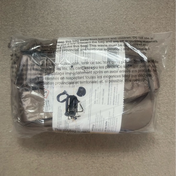 Lolë Unisex Belt Bag 1L in BROWN - Picture 2 of 6